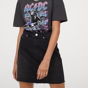 ✨HP✨Black Denim Skirt